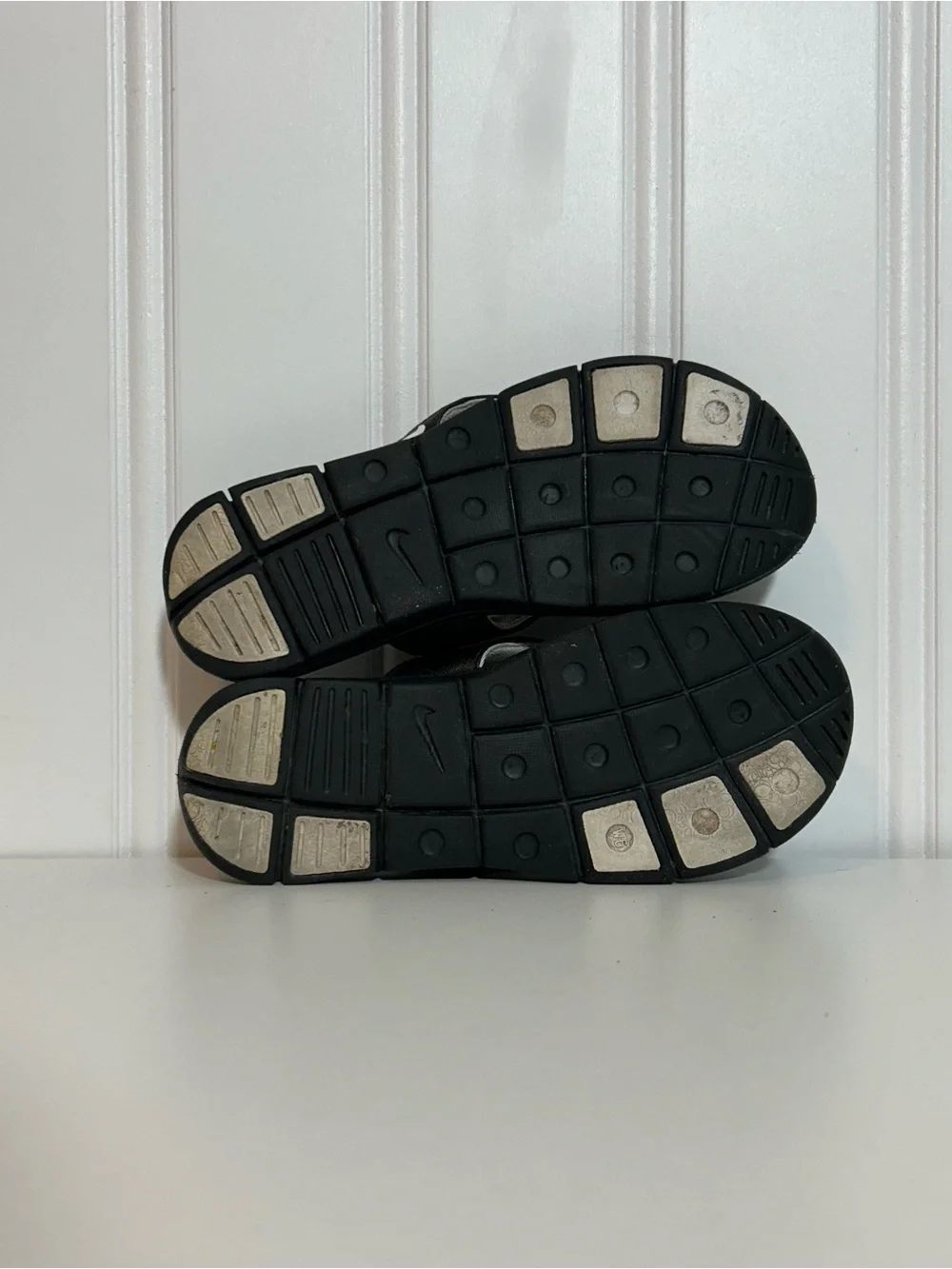 Nike gel comfort thong black white flip flop slippers